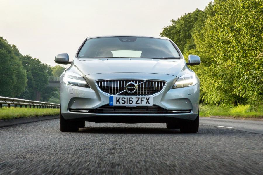  Volvo V40 D4 Inscription 2016 года  (UK) (фото 5 из 34)
